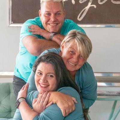 Andrea, Maria und Dennis, das harmonische Team des Friseur Salons „Modern Style Mallorca“ 
